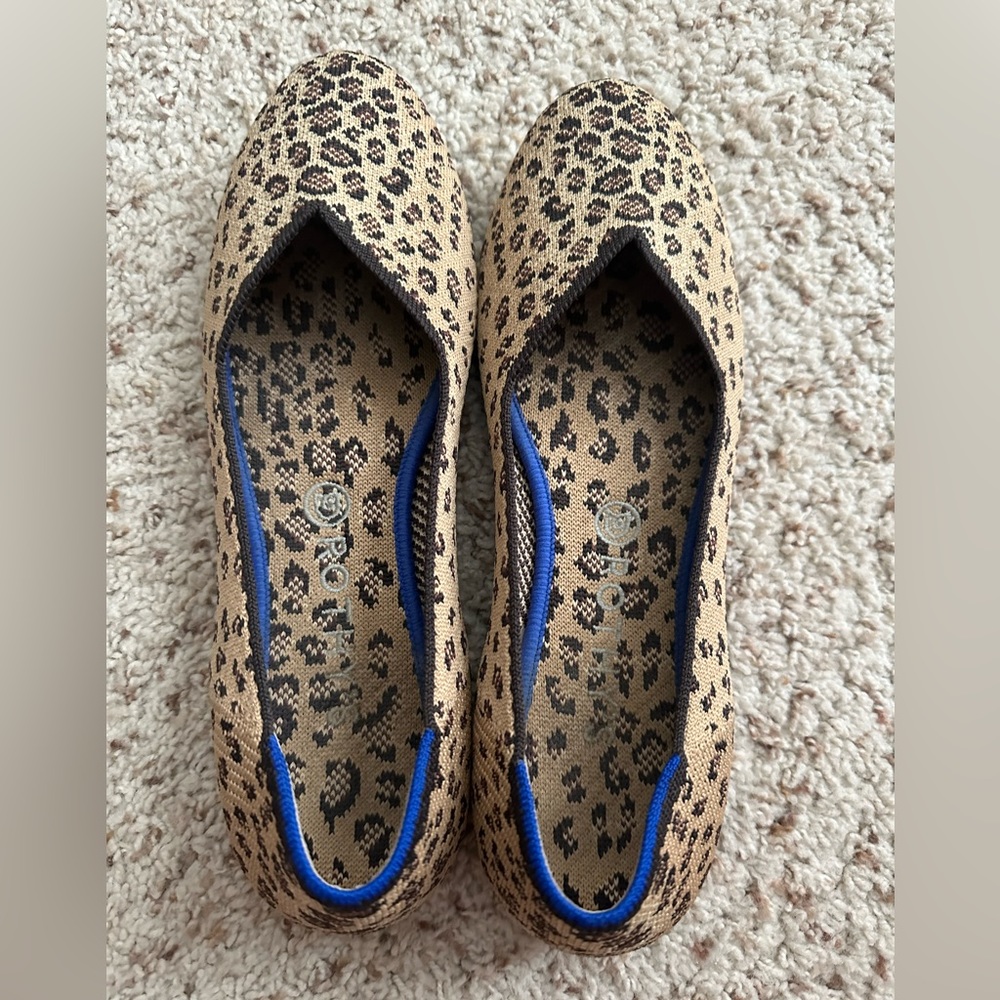 Worn a few times, excellent shape.